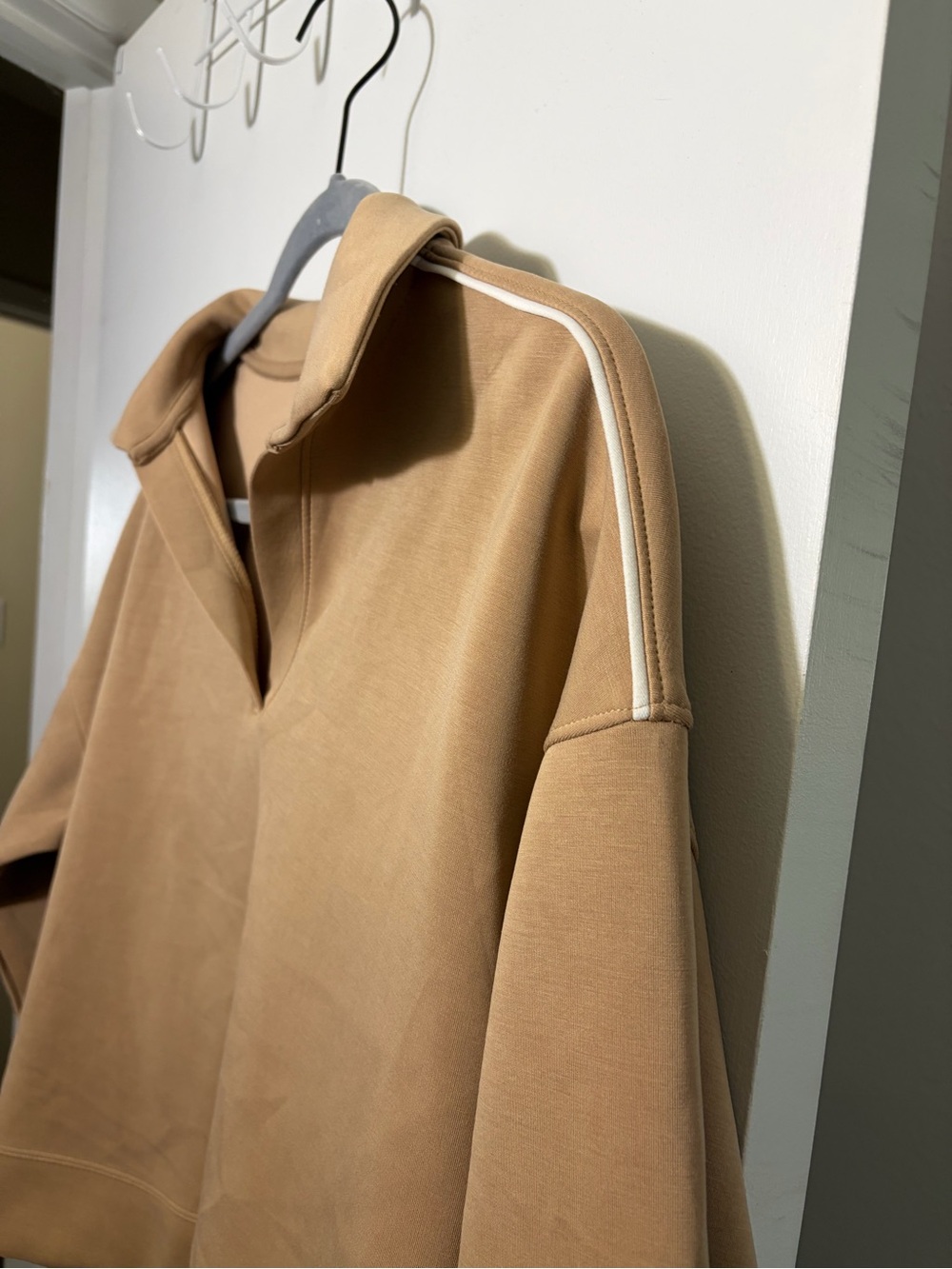 All in motion airy sleek  polo sweatshirt tan medium - Picture 2 of 7